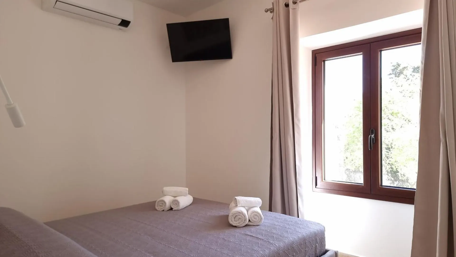 Villetta Roxy Tanaunella Villa